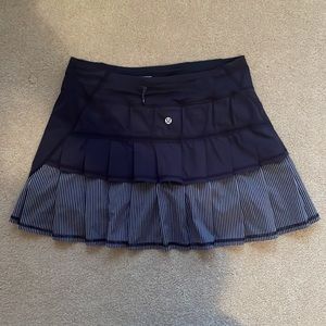 Lululemon Navy Pleated Pacer Skirt Size 6